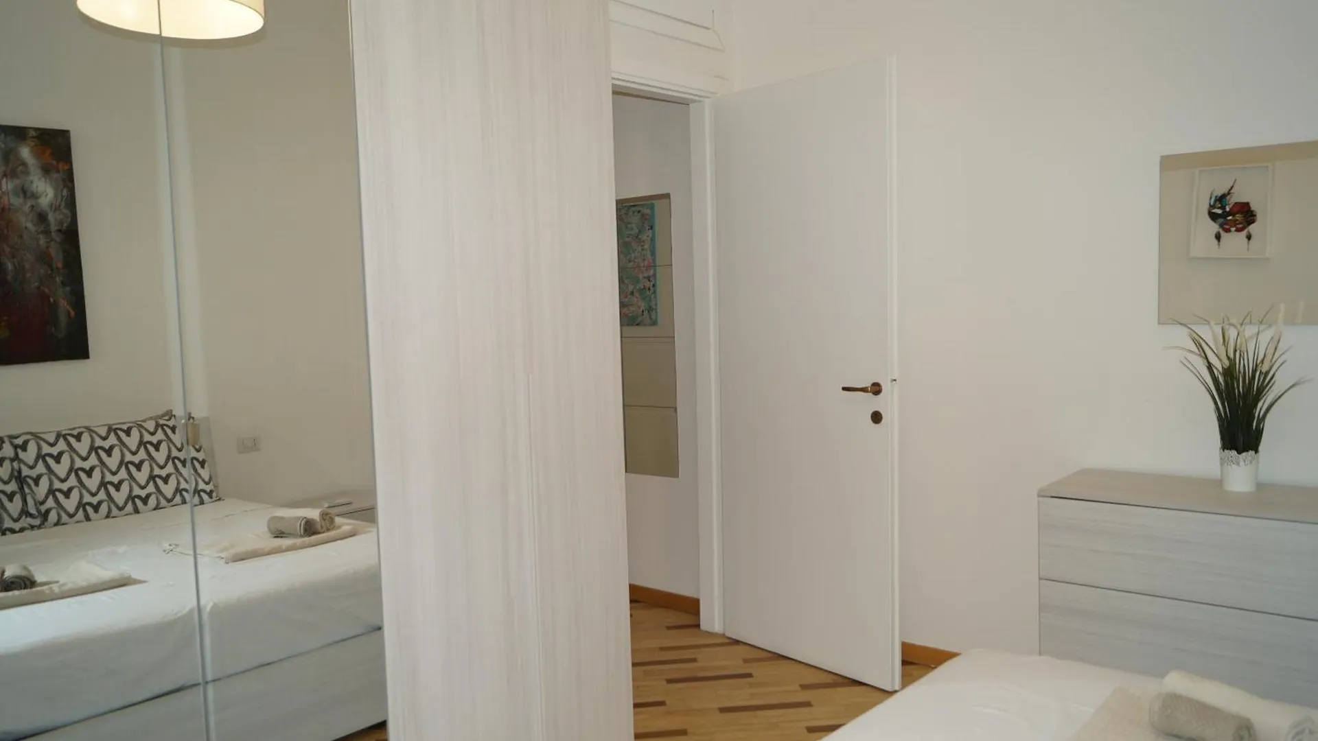 Art Home Apartment Navigli Milan Italy